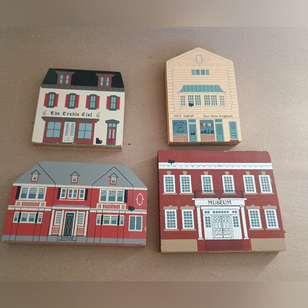 Lot of 4 Of  The Cat's Meow Village Main St Series Pet Shop Treble Clef Museum